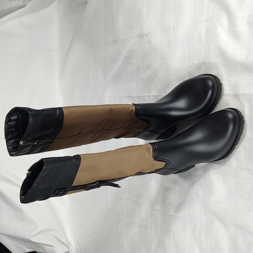 Dav Tall Two Tone Black and Brown Riding Boots Rubber Soles Zipper Sides Size 9